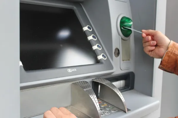 Euronet ATMs: The Expat’s Complete Guide to Using ATMs Abroad