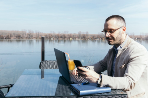 Google Pay vs. Apple Pay in Finland: Send Money to Pakistan