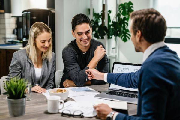ISA Rules for UK Expats: Managing Your ISA While Living Abroad
