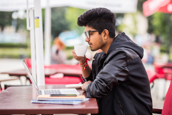 How Much Can You Make Weekly While Studying Abroad: A Brief Guide for Indians