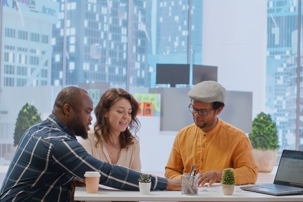 Neobanks vs Traditional Banks: A Guide for Pakistani Expats in Ireland