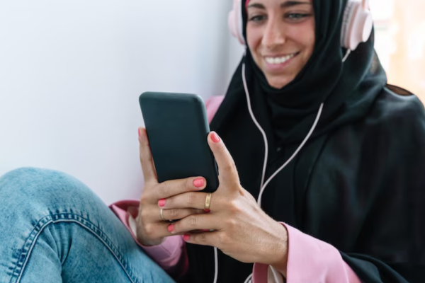 Easiest Way For Moroccans In France To Top Up Phones at Home